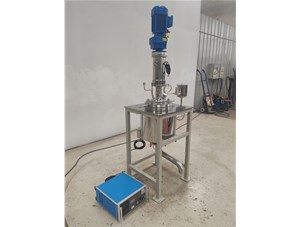 5L不銹鋼油浴電加熱實驗室反應(yīng)釜已完工發(fā)往自貢